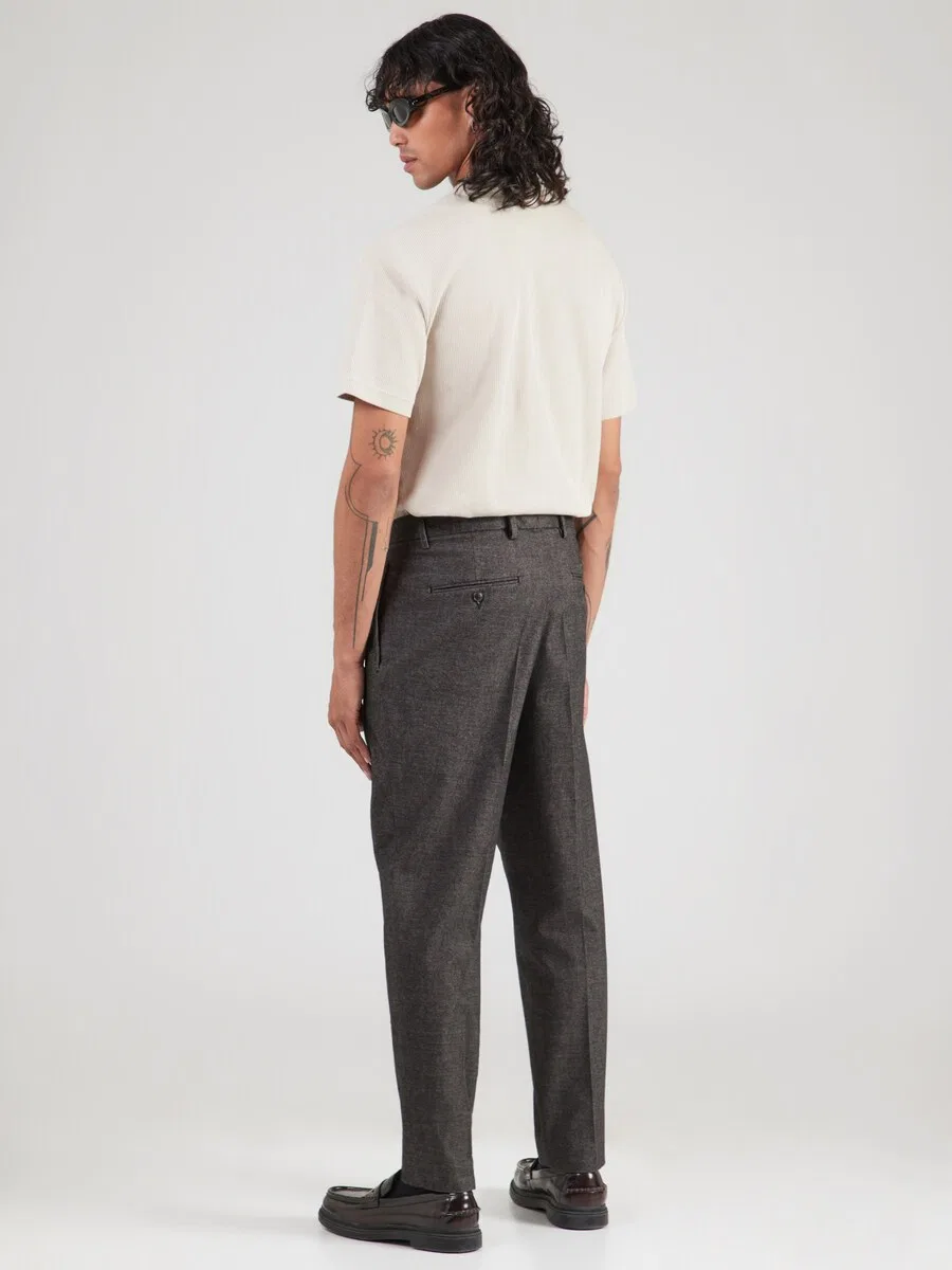 Брюки TOMMY HILFIGER Slim fit с плиссировкой спереди, модель 'Heritage', цвет "мутный черный" — фото 4