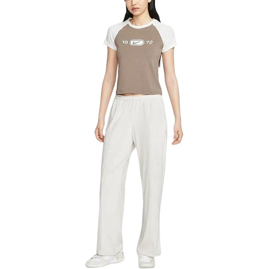 Женская футболка Knit T-Shirt Asia Sizing 'Brown' Nike, коричневый — фото 4