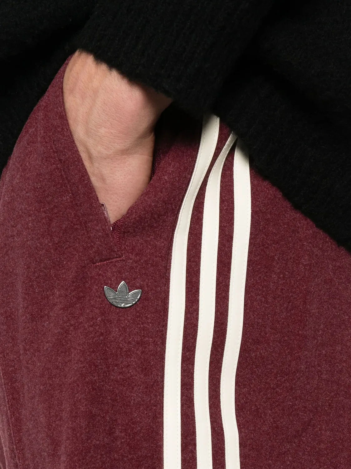 Брюки-трекки с боковой полосой Adidas, бордовый — фото 2