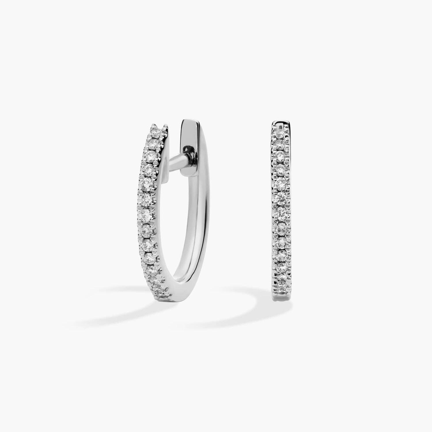

Миниатюрные серьги-кольца Huggie Hoop с бриллиантами из 14-каратного белого золота (1/10 карата) Blue Nile