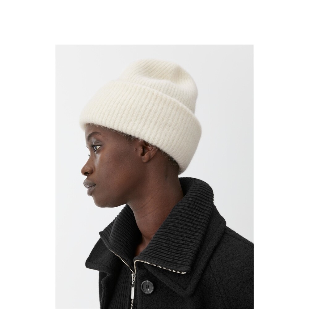 

Шапка женская Arket, кремовый