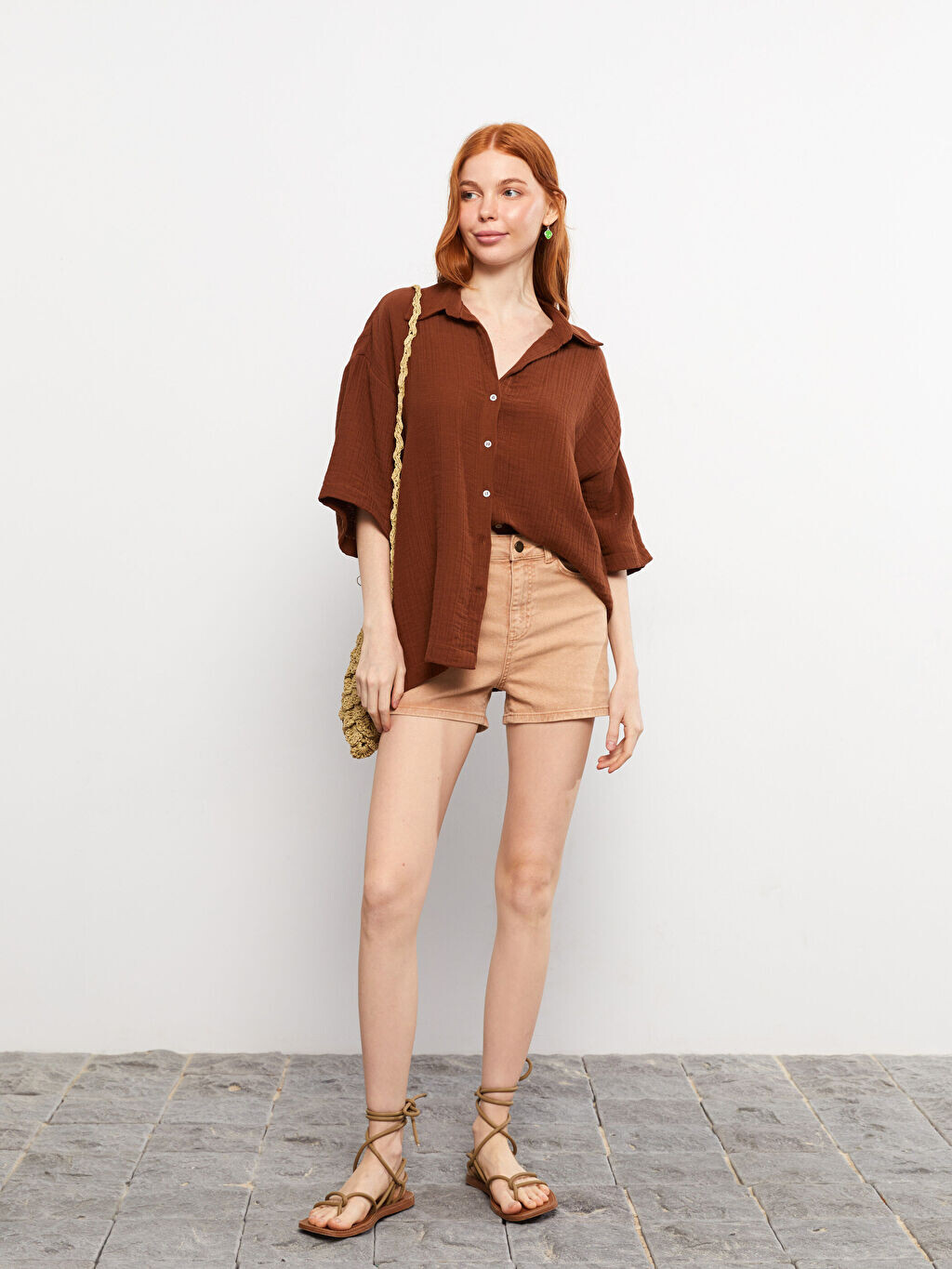 

Женские джинсовые шорты с прямыми карманами и деталями Mom Fit LCW Jeans