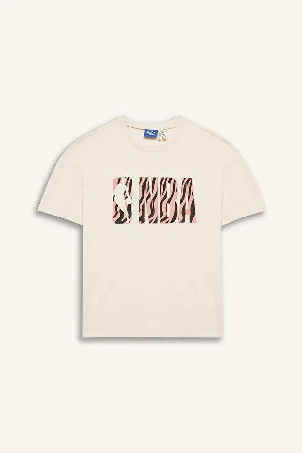 Детская футболка для девочек с принтом NBA Wordmark Oversize Wide Fit Crew Neck Short Sleeve Defacto, Beige-Bg700 — фото 2