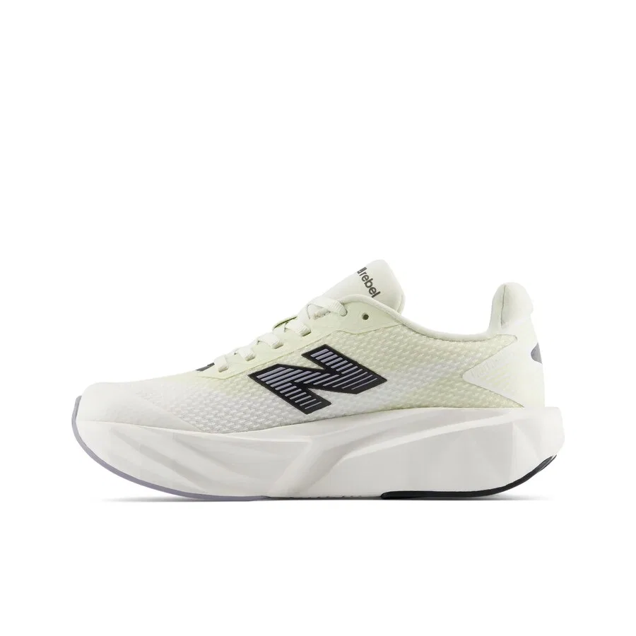Кроссовки New Balance 'FuelCell Rebel Lace' белого цвета