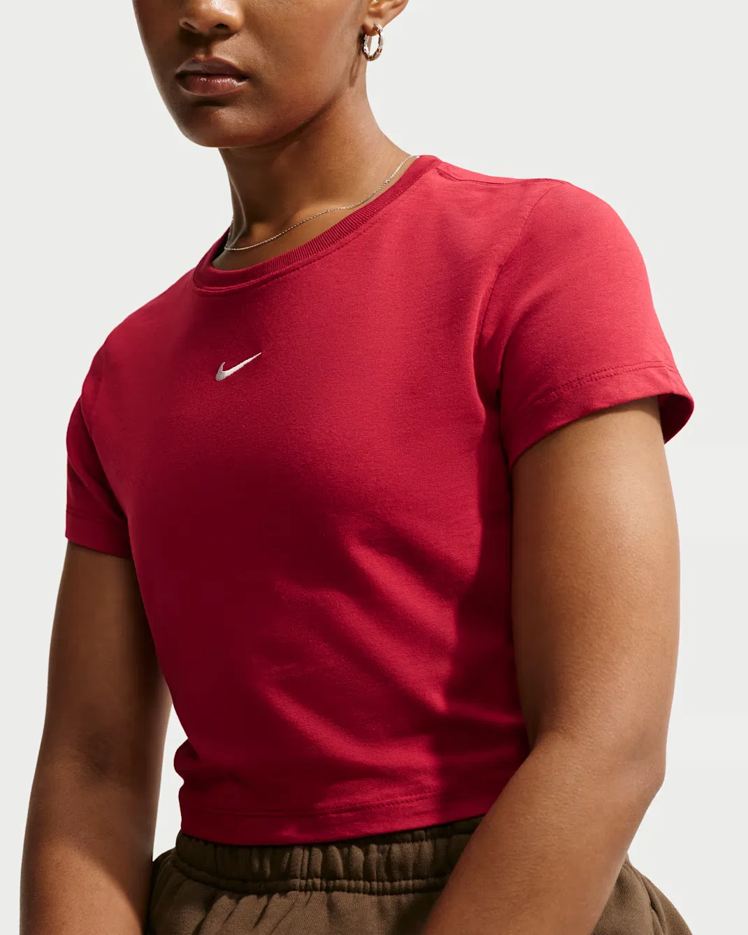 Женская укороченная футболка Nike Sportswear Chill Knit, Tough Red/Sail — фото 3