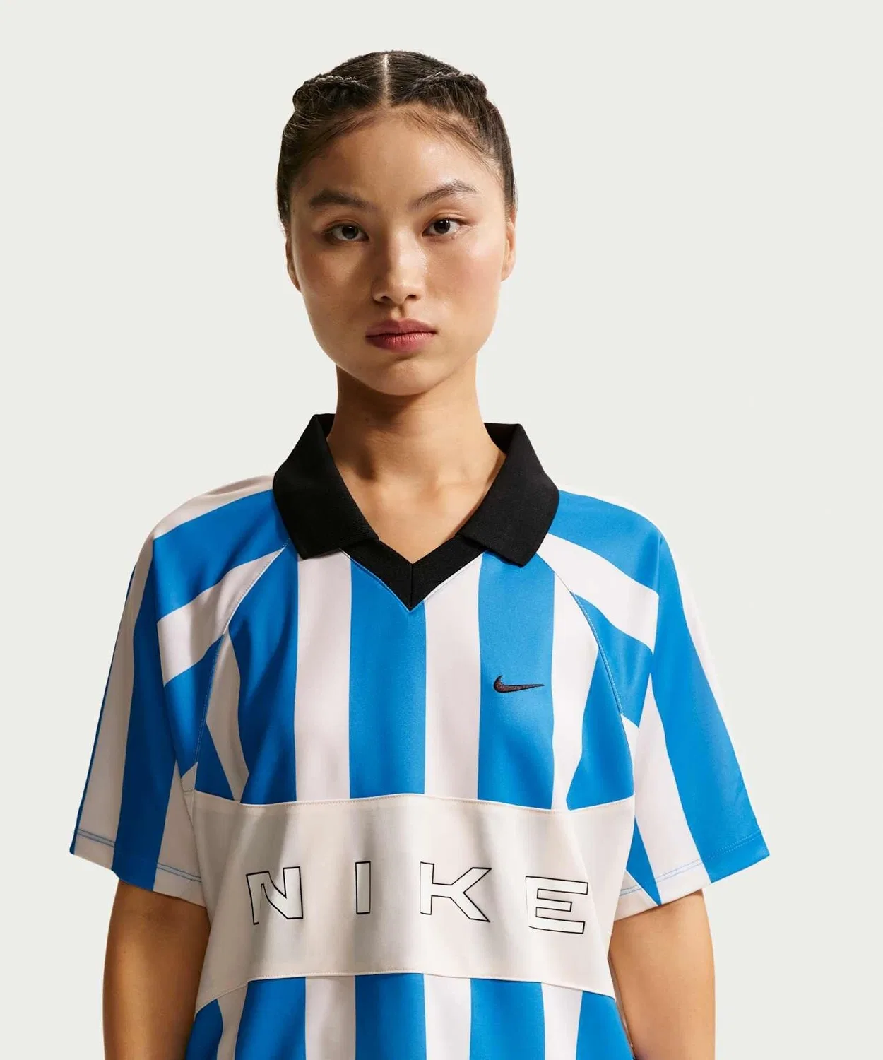 Женская футболка оверсайз с V-образным вырезом NIKE, Light Photo Blue