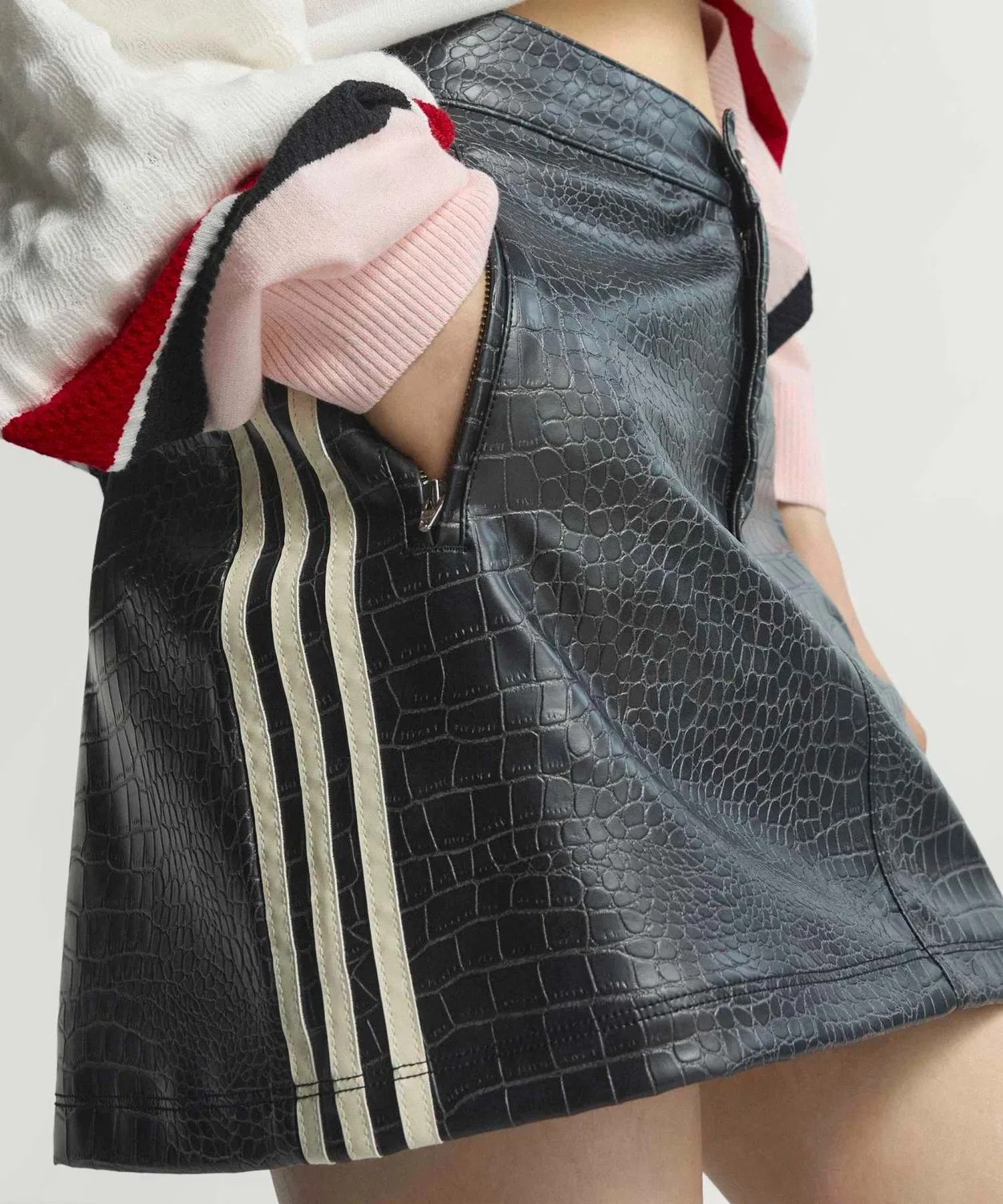Женская юбка из кожзама с пуговицами, модель Pleaser Mini Skirt Adidas, Black — фото 4
