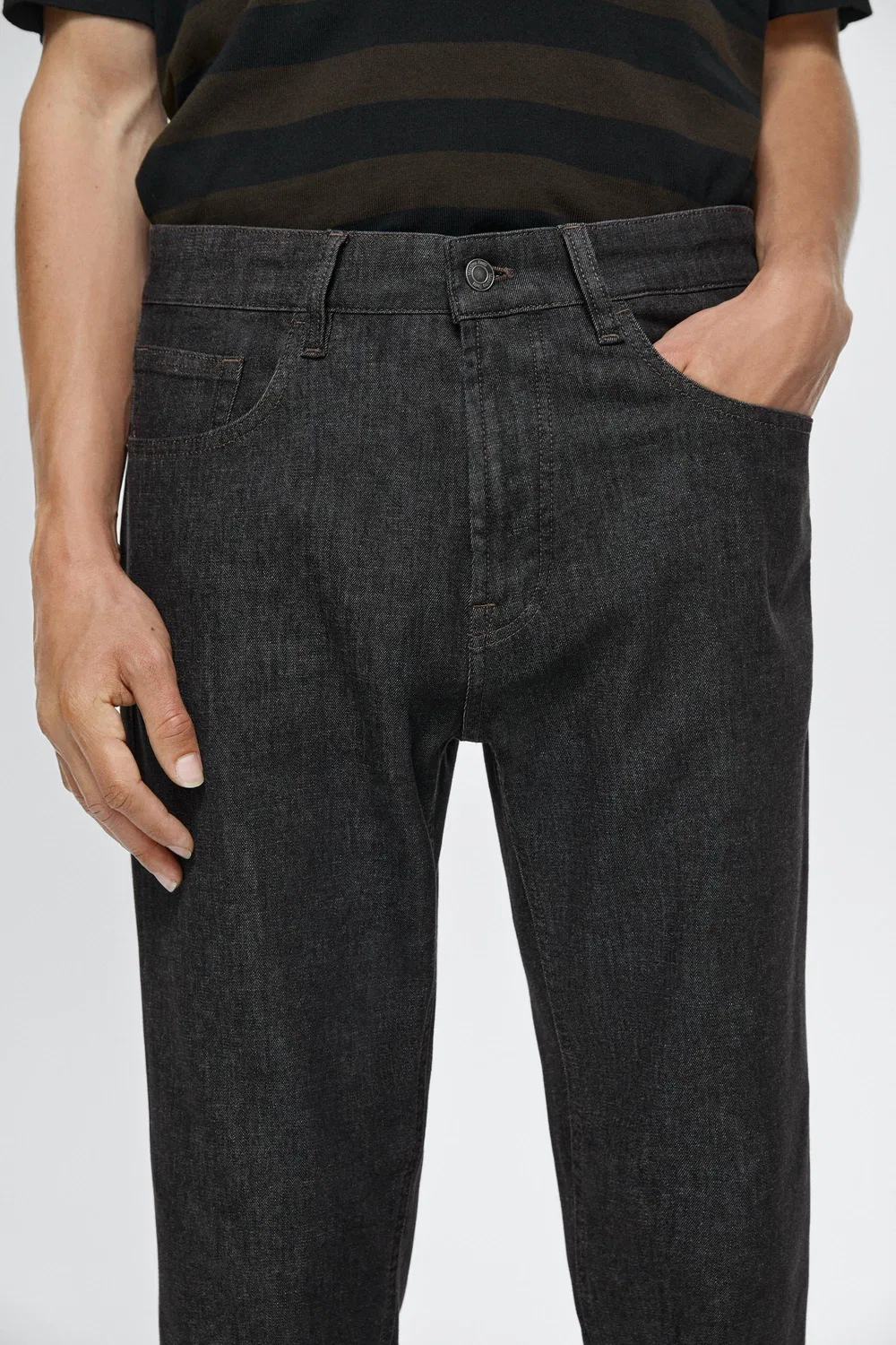 Джинсы Massimo Dutti, зауженный крой, легкие, черный — фото 4
