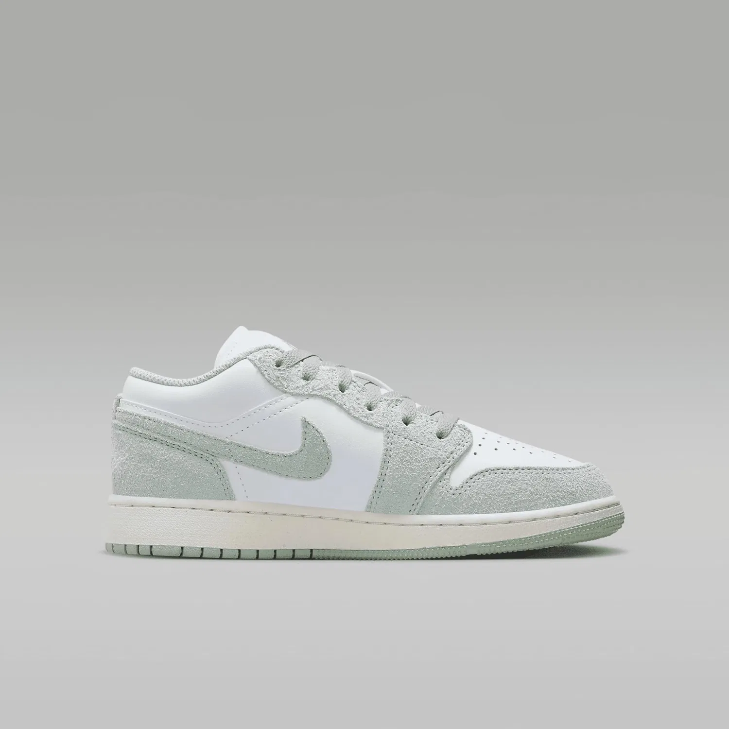 Детские кроссовки для мальчиков с кроссовками Air Jordan 1 Low Se Big Kids Shoes NIKE, White Seafoam Vela — фото 3