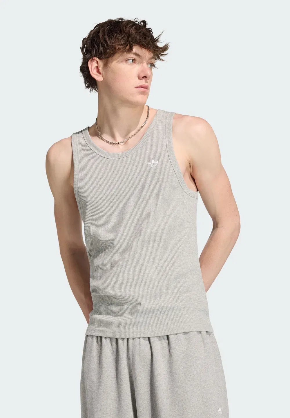 Qc255 - верхняя часть Adidas Originals, Medium Grey Heather