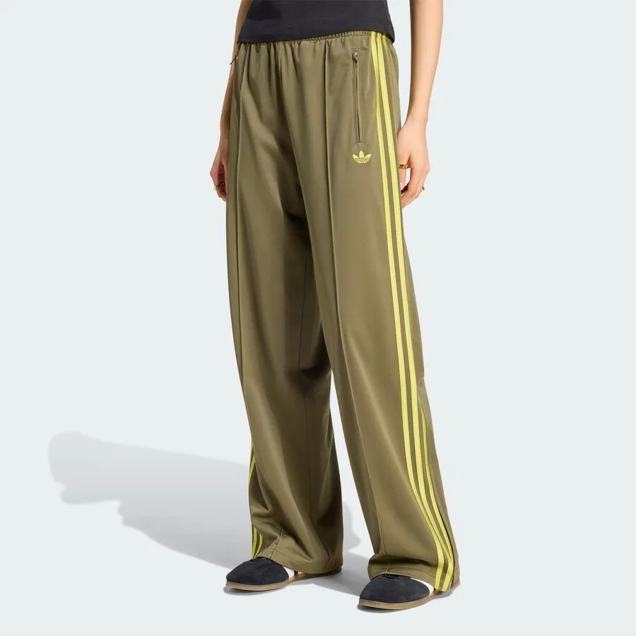 Брюки ADIDAS ORIGINALS с широкими штанинами 'Firebird' в оливковом и киви цветах — фото 2