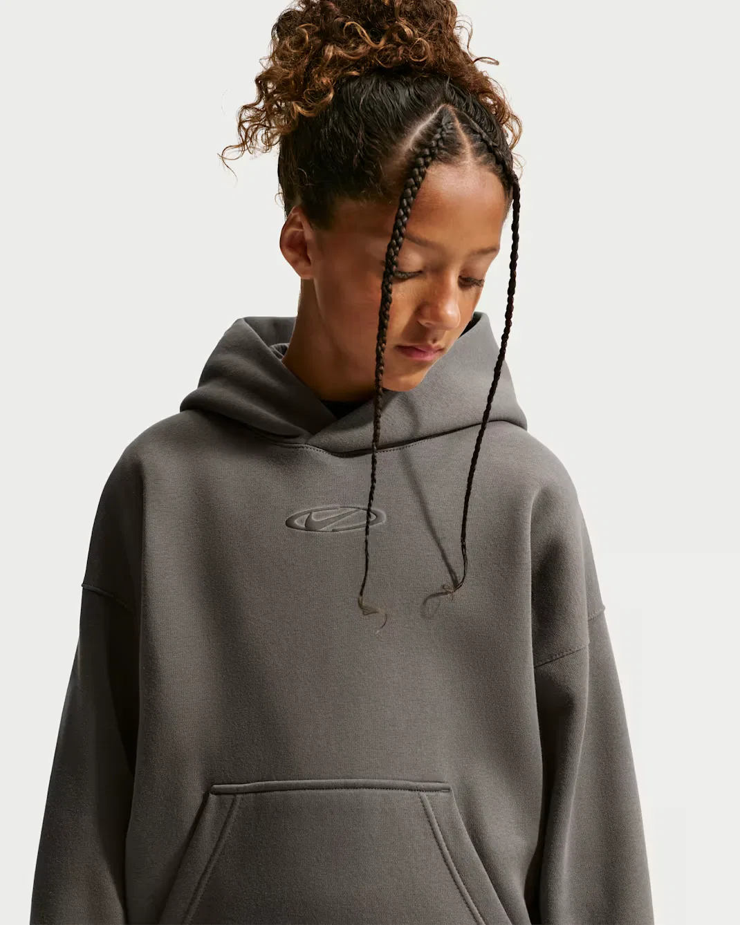 Толстовка большого размера для детей постарше Nike Sportswear Club Fleece, Cave Stone/Moon Particle/Cave Stone — фото 2