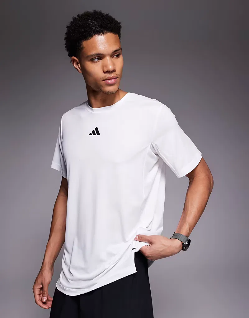 Футболка Adidas Training Essentials с тремя белыми полосками