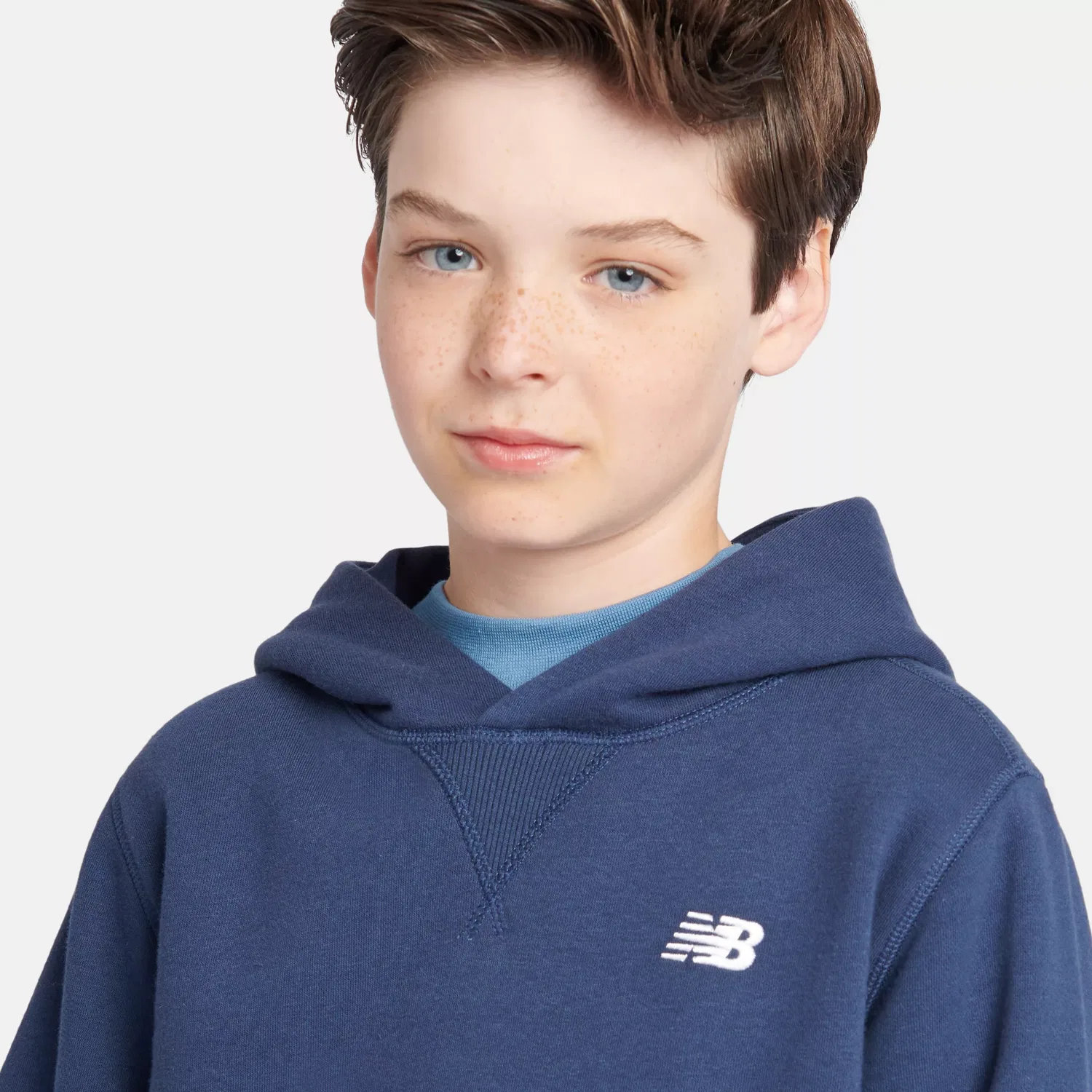 Детское худи с капюшоном и вышитым логотипом Brush Back Small Logo New Balance, Nb Navy — фото 3