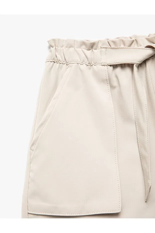 Детские шорты для девочек с поясом Viscose Blended Shorts With Belt Detail And Elastic Waist With Pockets Koton, Ecru — фото 3