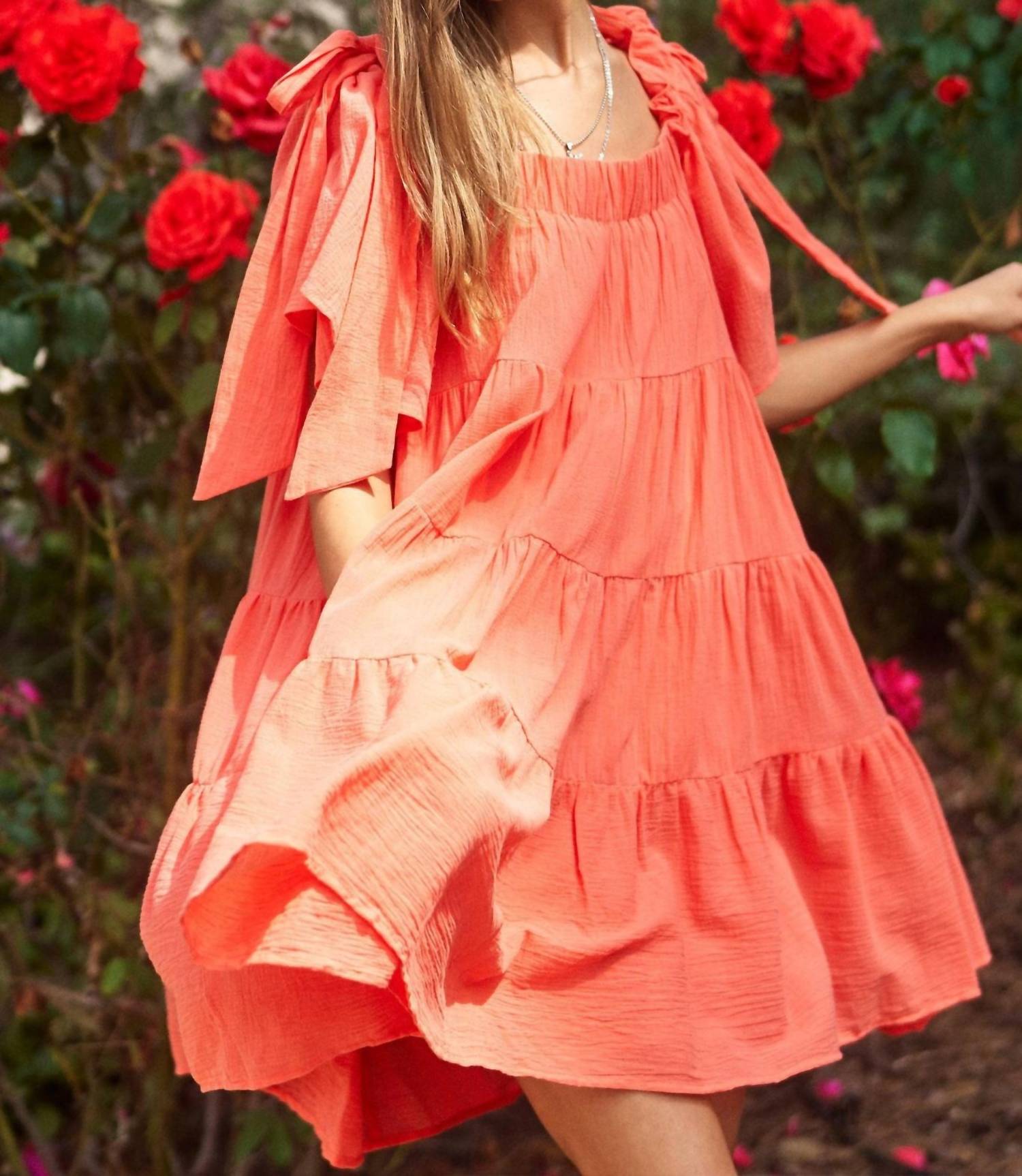 

Коралловое мини-платье с асимметричным вырезом и рюшами Bardot DAVI & DANI