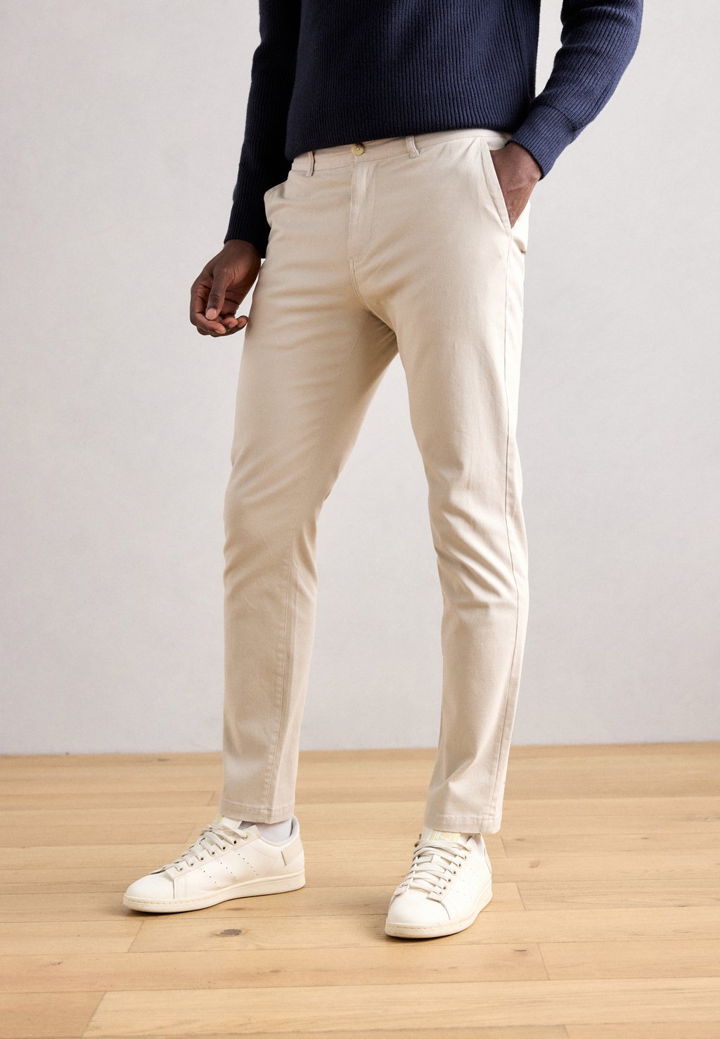 

Чиносы SEASONAL CORE STUART Scotch & Soda, светло-серый