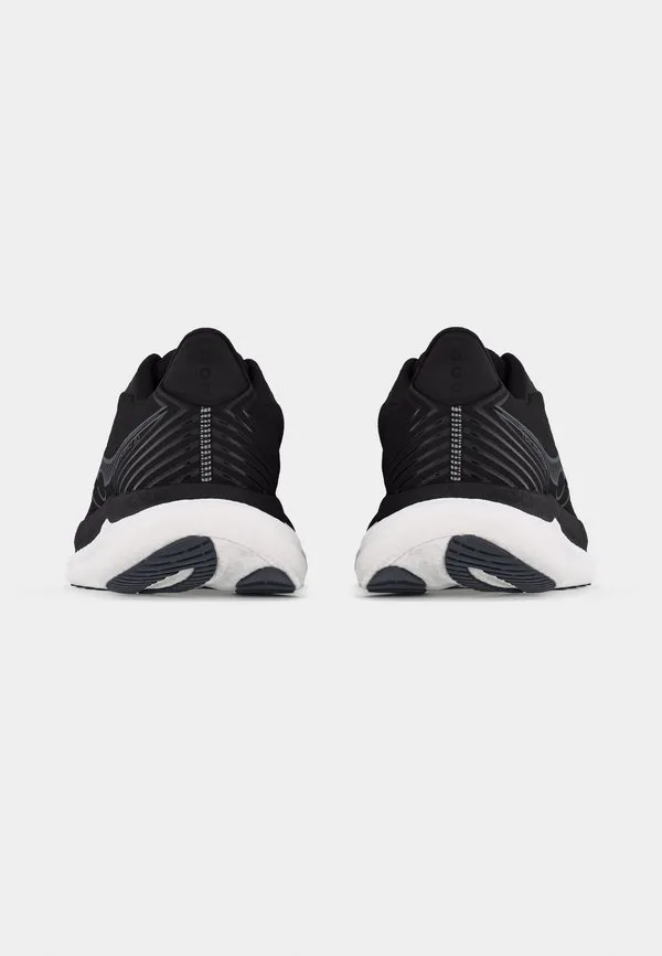 Кроссовки для бега по шоссе triumph 23 Saucony, Black/White — фото 4