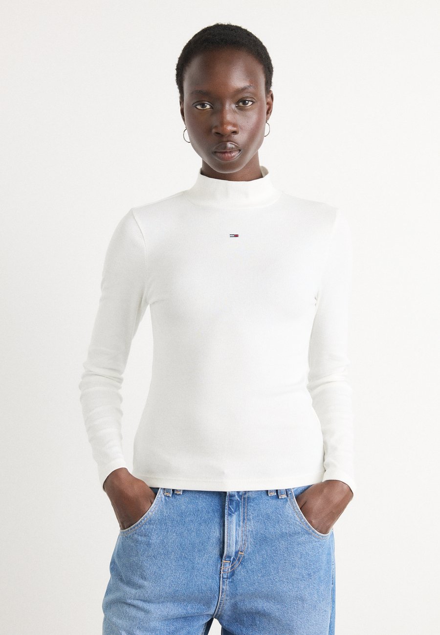 

Топ Tommy Jeans ESSENTIAL MOCK NECK, Ecru/Off-White