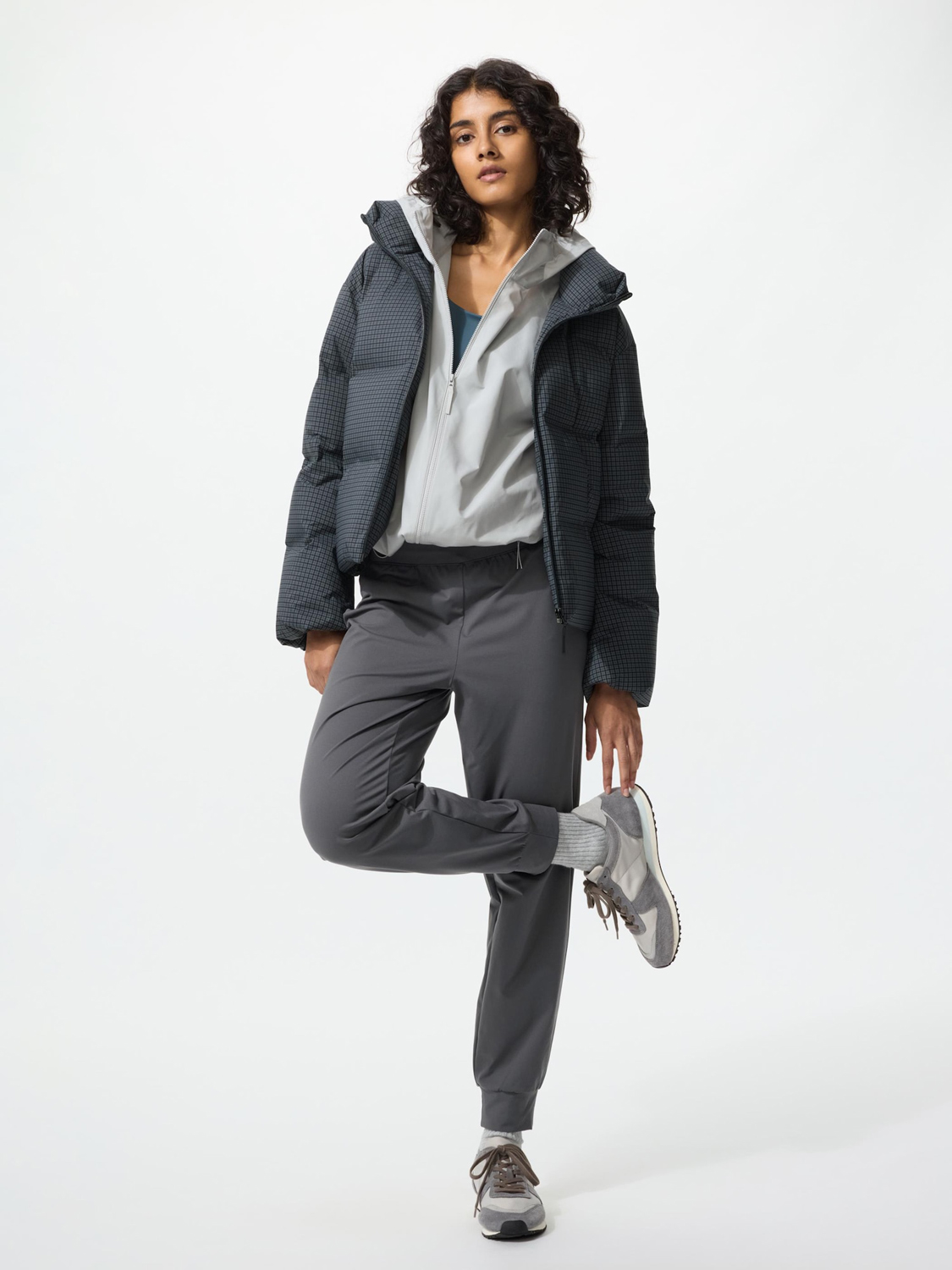 Брюки-джоггеры Uniqlo Extra Stretch Active, 07 серый — фото 3