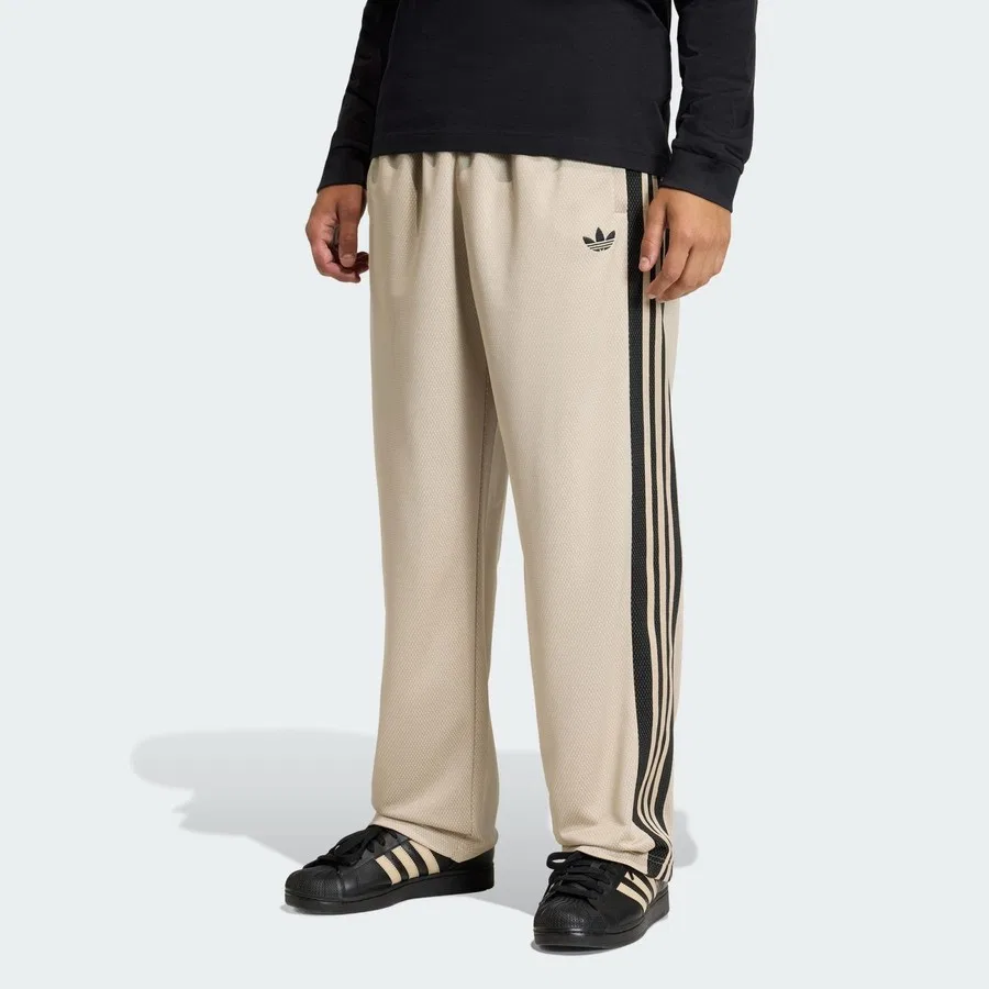 Спортивные брюки свободного кроя с принтом, модель Loose Mesh Trackpants, adidas, Хаки