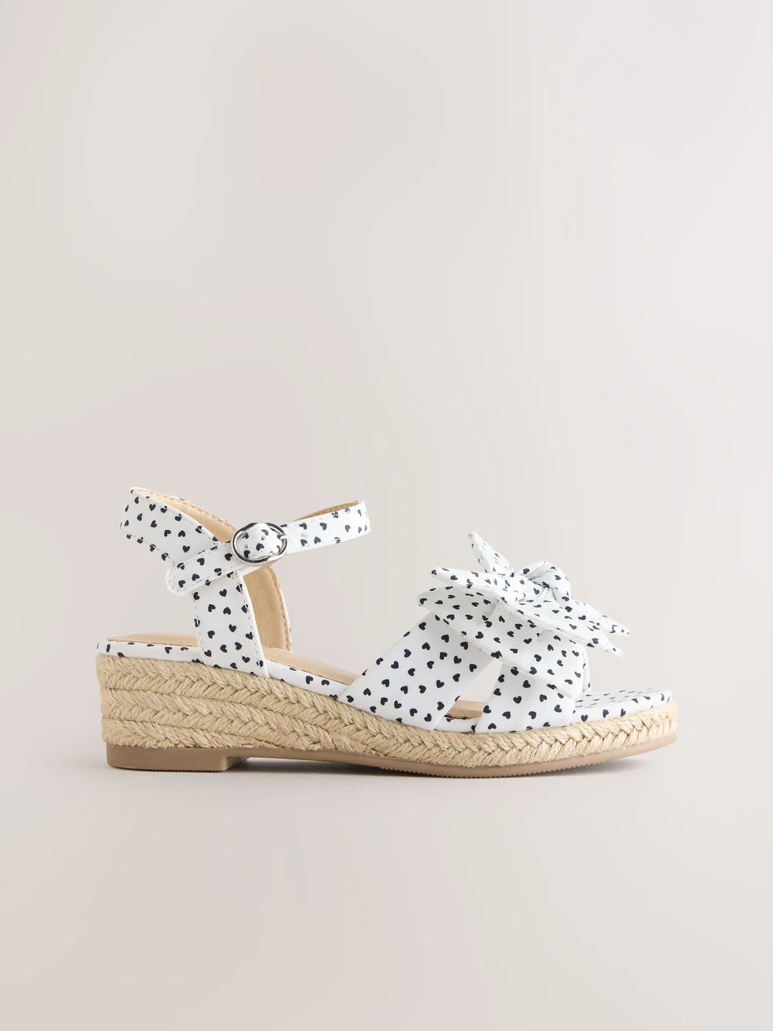 Сандалии на танкетке с бантом, White Heart Print Next, белый — фото 2