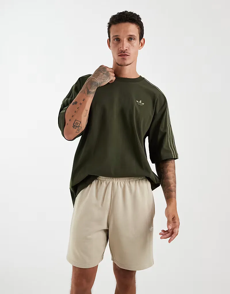Флисовые шорты Adidas Originals Trefoil essentials хаки — фото 3