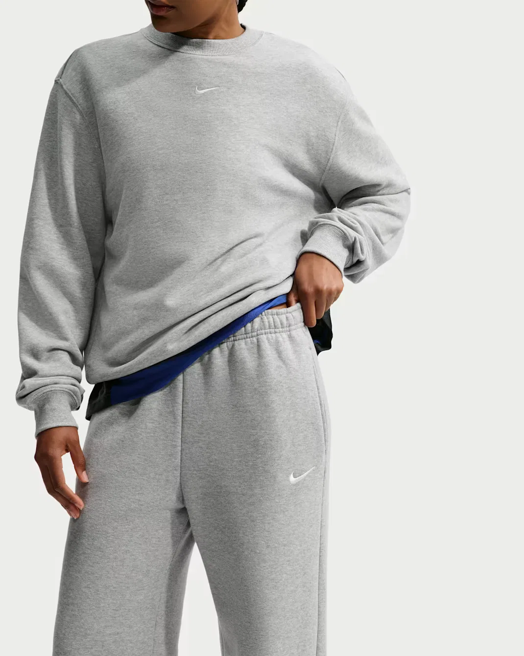 Женские брюки средней посадки с широкими штанинами Nike Studio Fleece Medium Weight, Dark Grey Heather/Sail — фото 2