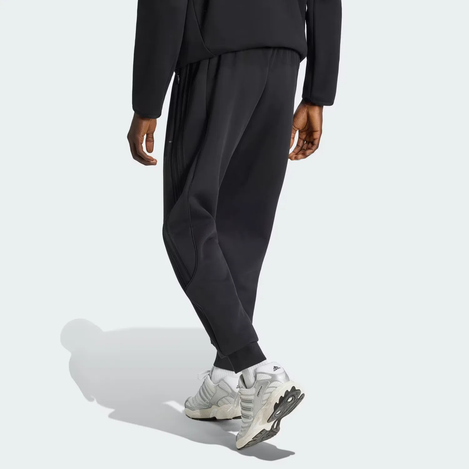 Мужские брюки на манжетах Spacer Teamgeist 26 Cutline Cuffed Adidas Originals, черный — фото 2