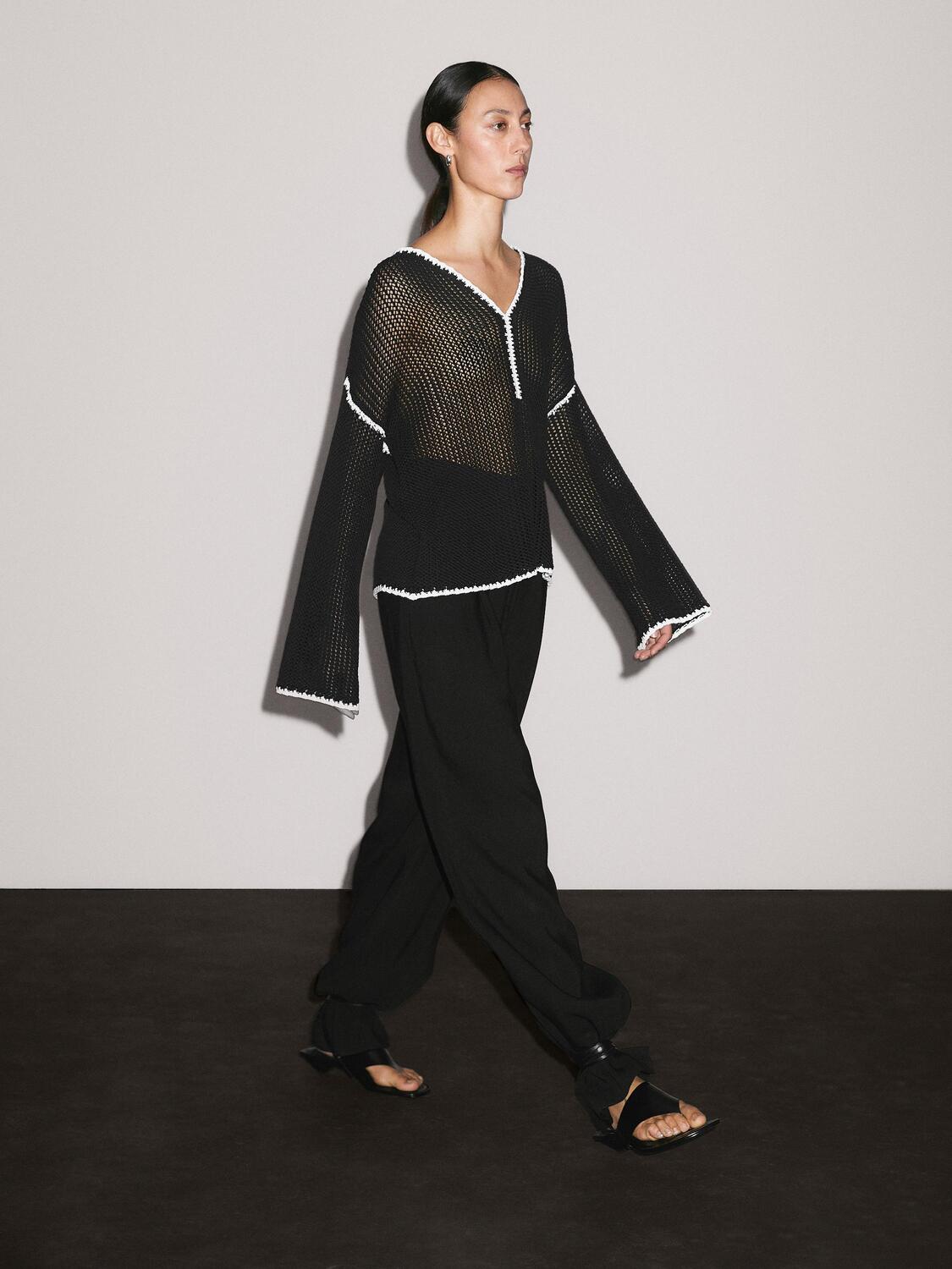 

Ажурный свитер крючком из 100% хлопка Massimo Dutti, черный