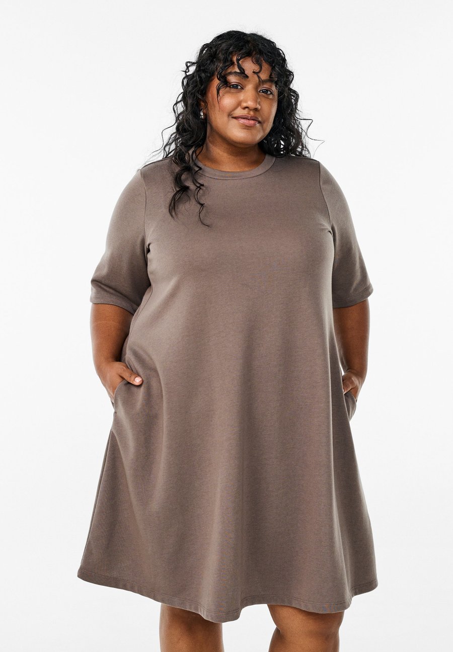 

Платье Zizzi KNIELANGES MIT TASCHEN UND A-SCHNITT, Morel/Brown