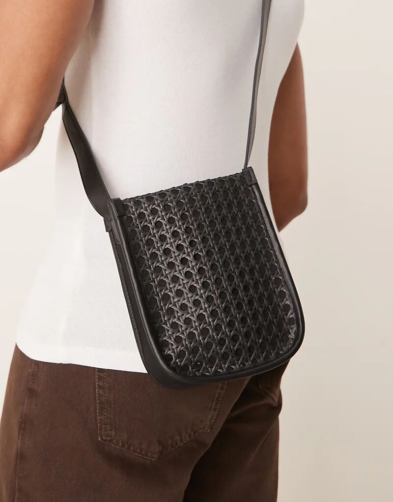 

Сумка через плечо ASOS DESIGN из искусственной кожи с отделкой из соломы и ротанга, черного цвета