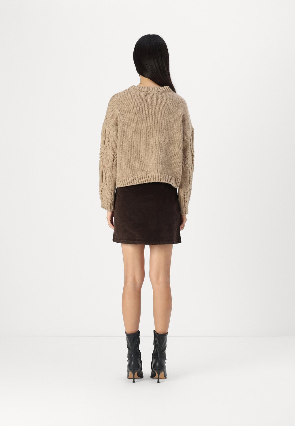 

Джемпер VMUNA O NECK Vero Moda, серо-коричневый