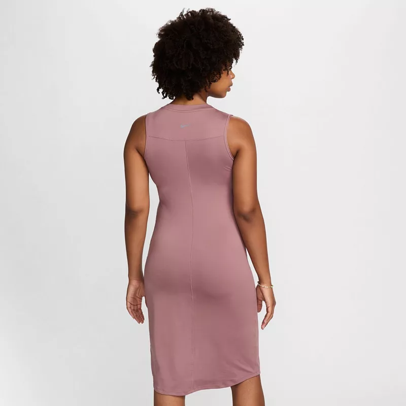 Женское трикотажное платье узкого кроя Dri-FIT для беременные Nike, цвет Smokey Mauve — фото 3