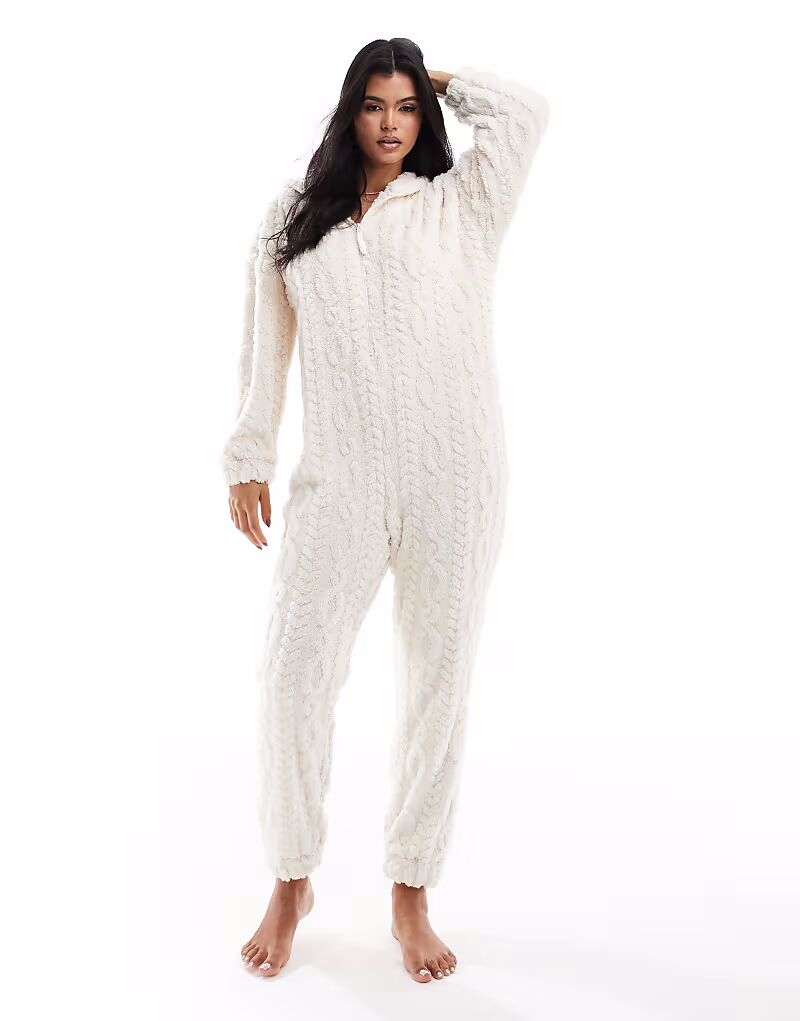 

Флисовый комбинезон ASOS DESIGN Lounge Cable Textured Cloud кремового цвета