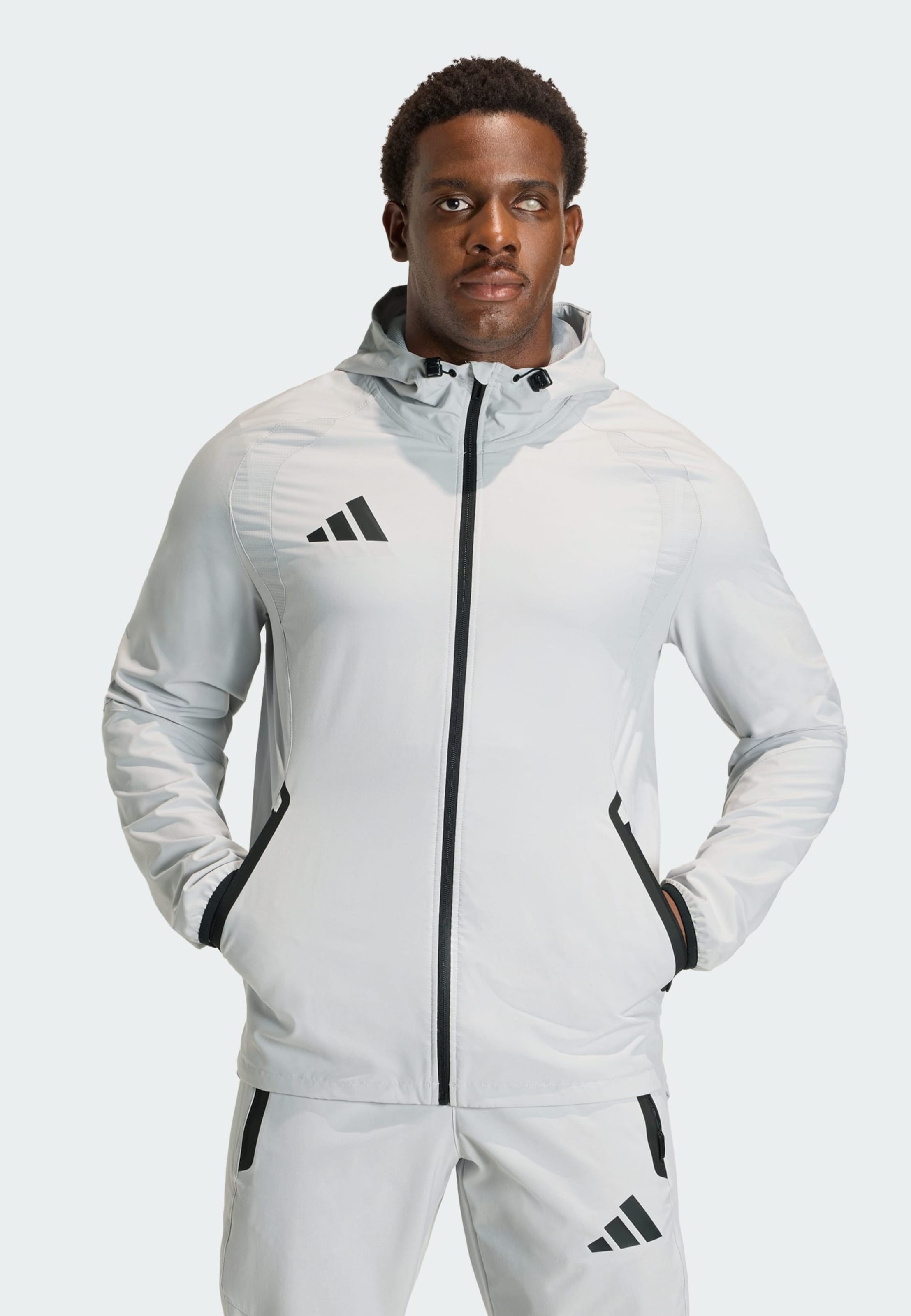 Adidas Performance Спортивная куртка 'Tiro Travel' в светло-сером цвете — фото 2