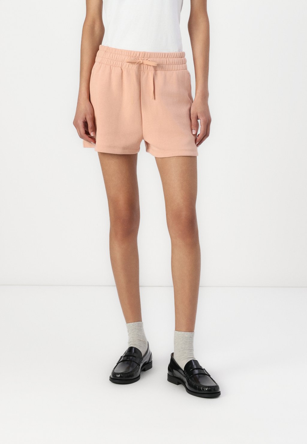 

Шорты Lacoste, светло-красный