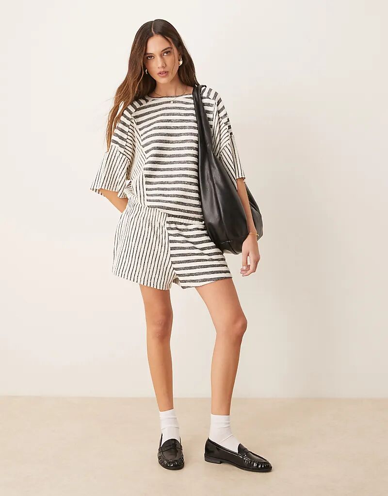 

Шорты ASOS DESIGN в фактурную разноцветную полоску — часть комплекта