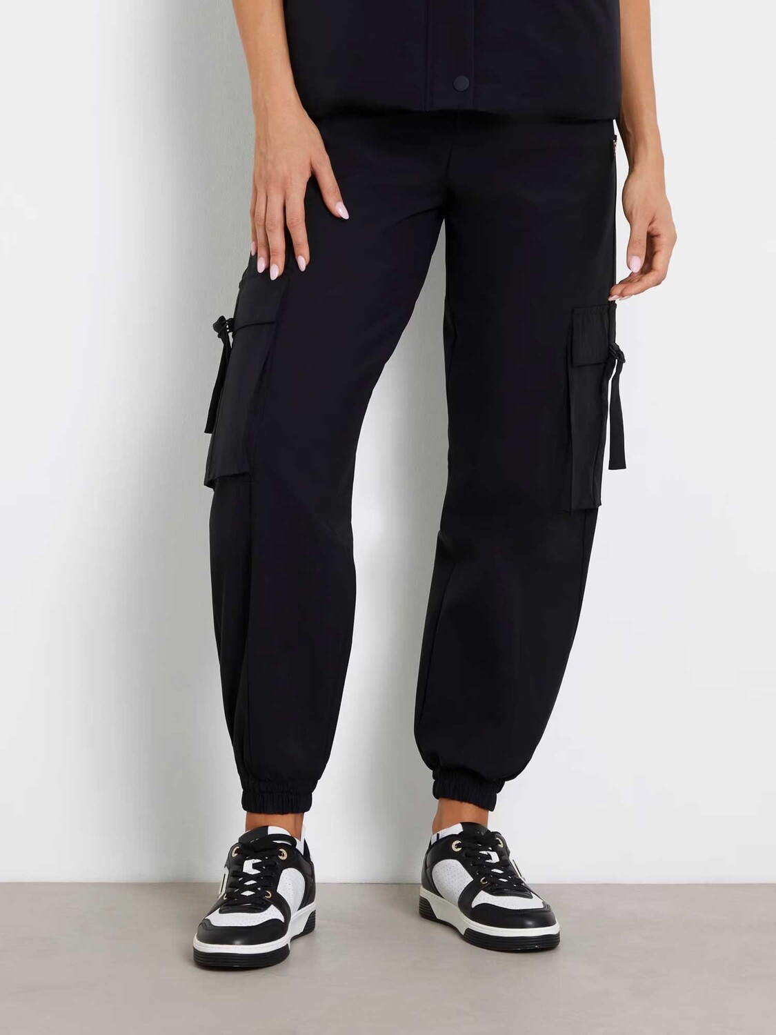 

Спортивные брюки Guess AURLIE CARGO PANTS, черный