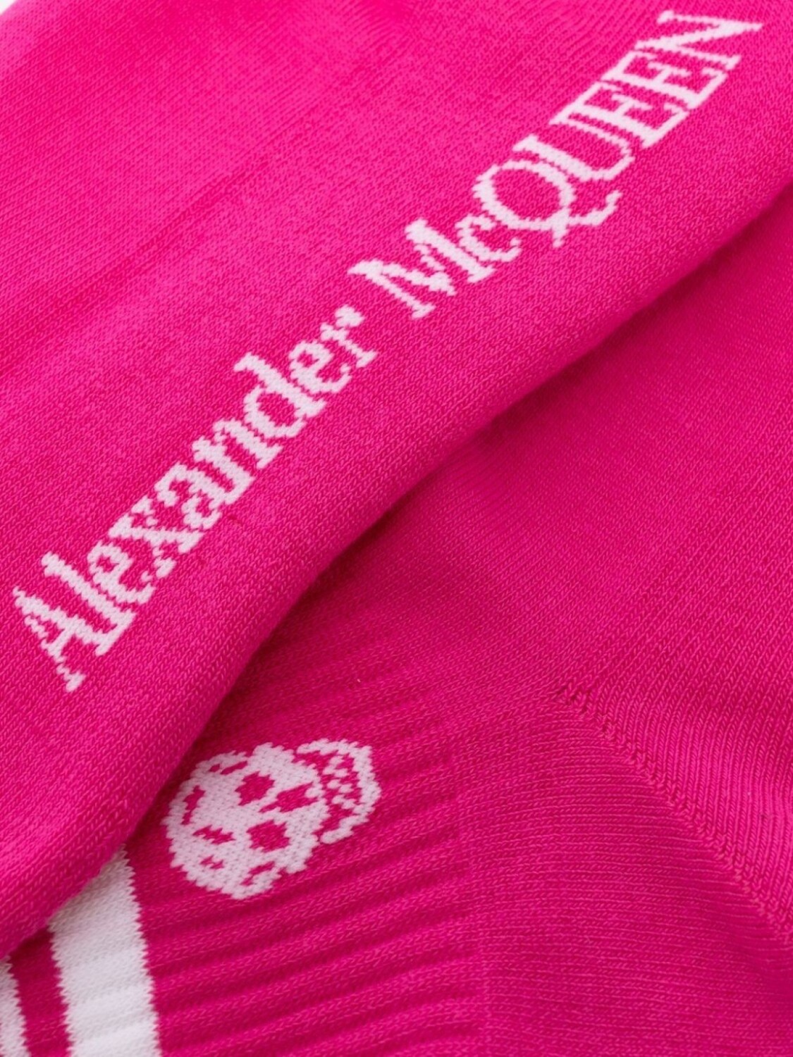 

Alexander McQueen носки с полосками, розовый