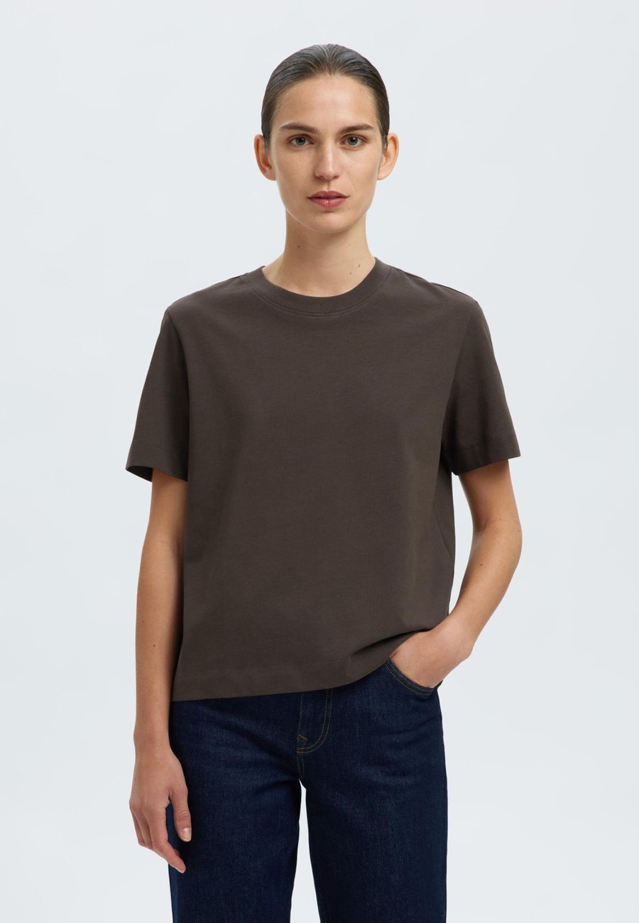 

Футболка Selected Femme SLFESSENTIAL BOXY TEE, Delicioso/Dark Brown, Коричневый, Футболка Selected Femme SLFESSENTIAL BOXY TEE, Delicioso/Dark Brown