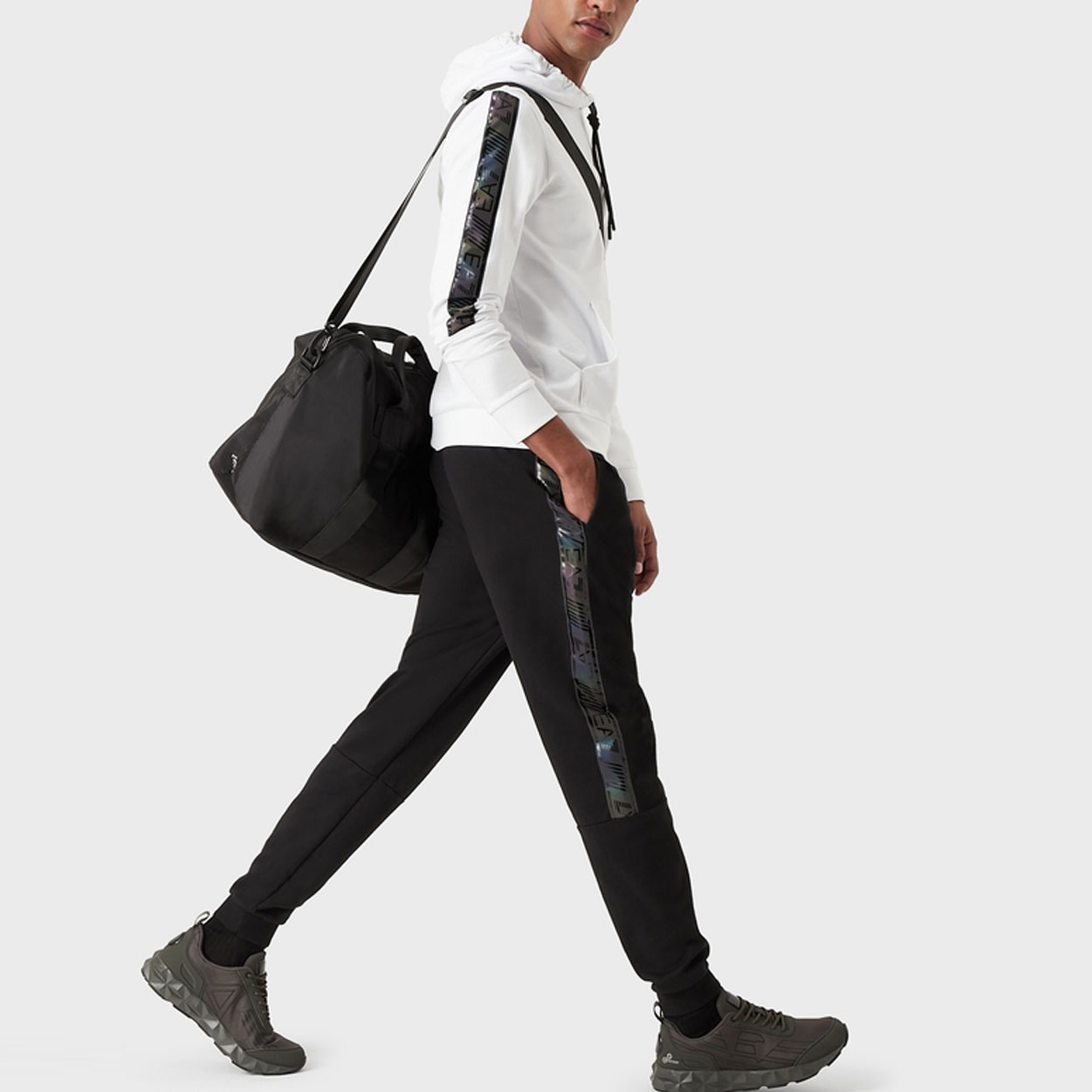EA7 FW22 Спортивные трикотажные брюки мужские черные EMPORIO ARMANI — фото 3