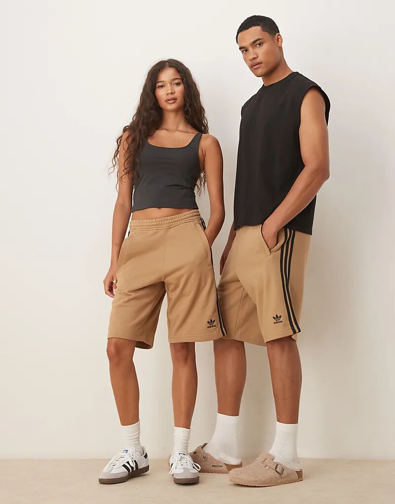 

Бежевые шорты с 3 полосками adidas Originals Adicolor