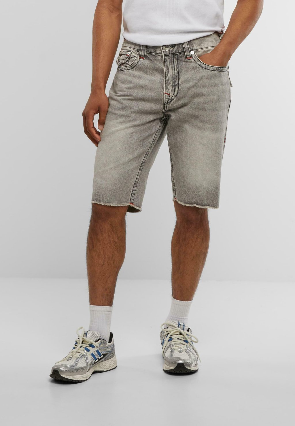 

Джинсовые шорты RICKY SN FLAP FRAY HEM True Religion, серый