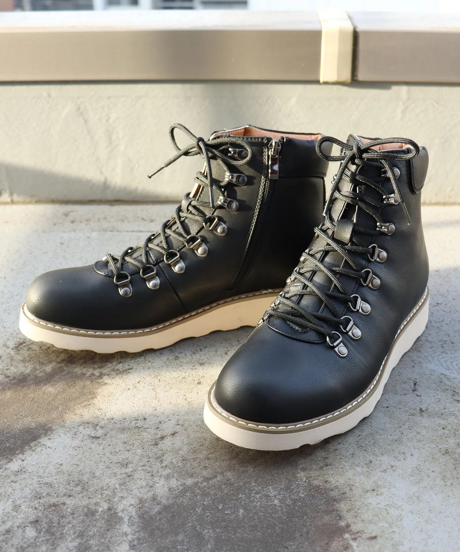 Горные ботинки в уличном стиле на каблуке 3 см 6359 Dedes, black