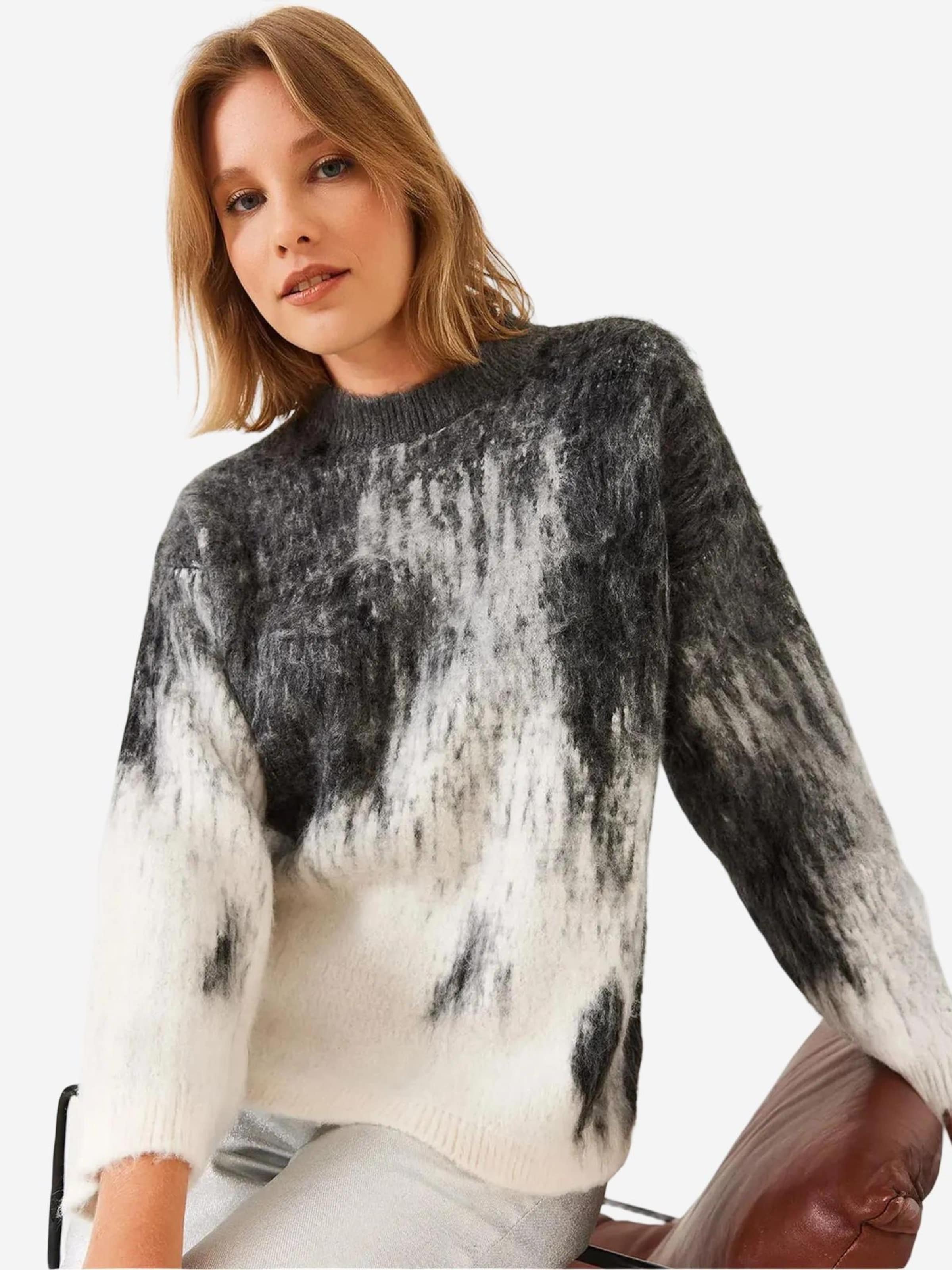 

Bianco Lucci Свитер в темно-сером и белом цветах