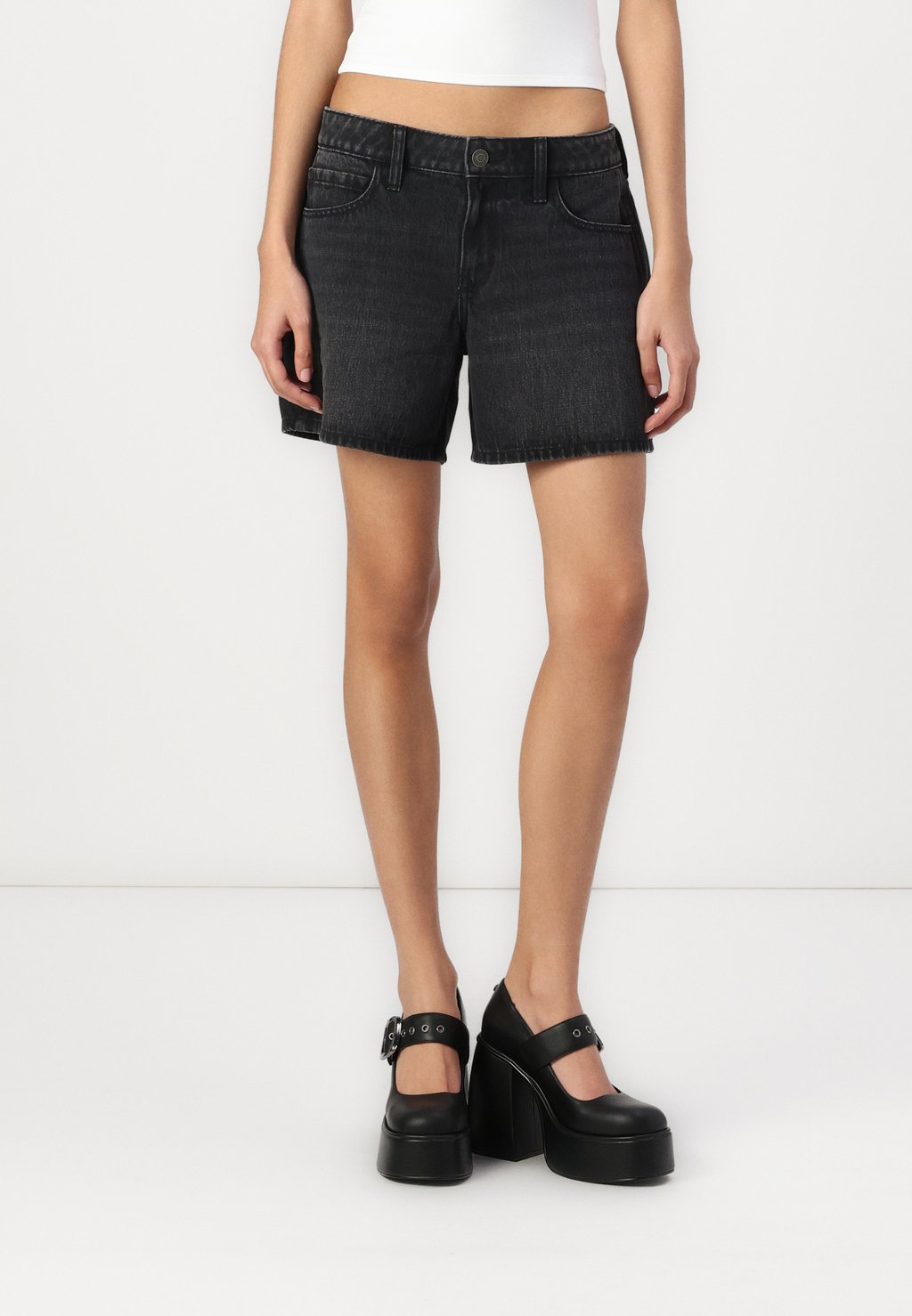 

Джинсовые шорты BAGGY WASHED Hollister Co., черный