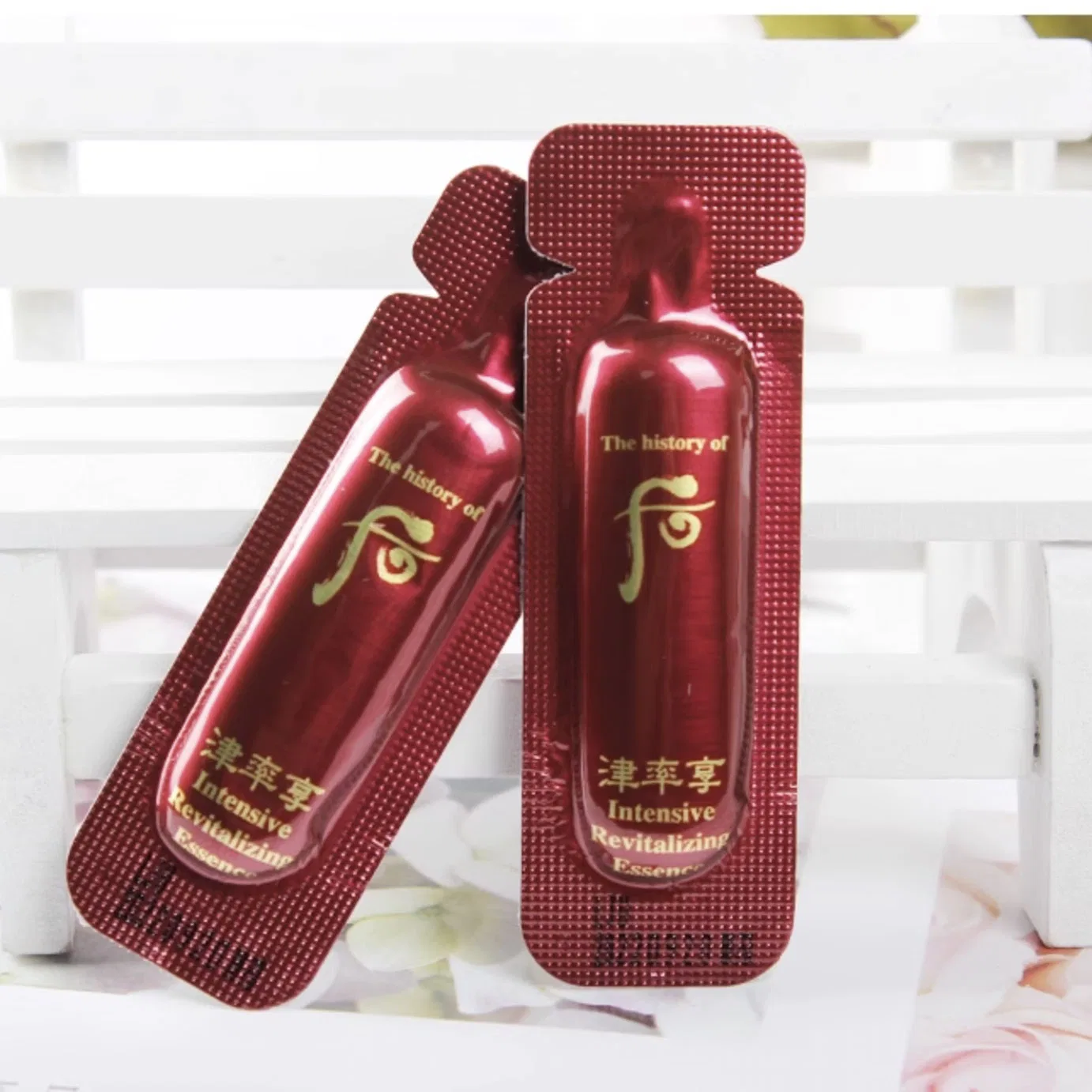 Набор пробников уходовой косметики The History Of Whoo с косметичкой — фото 4