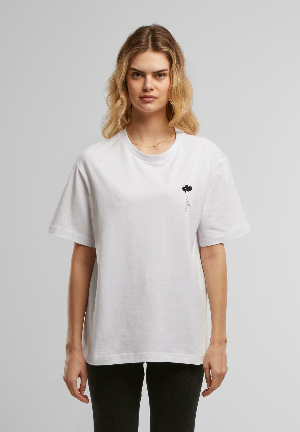 

Футболка с принтом LOVE IN THE AIR EMB Mister Tee, белый