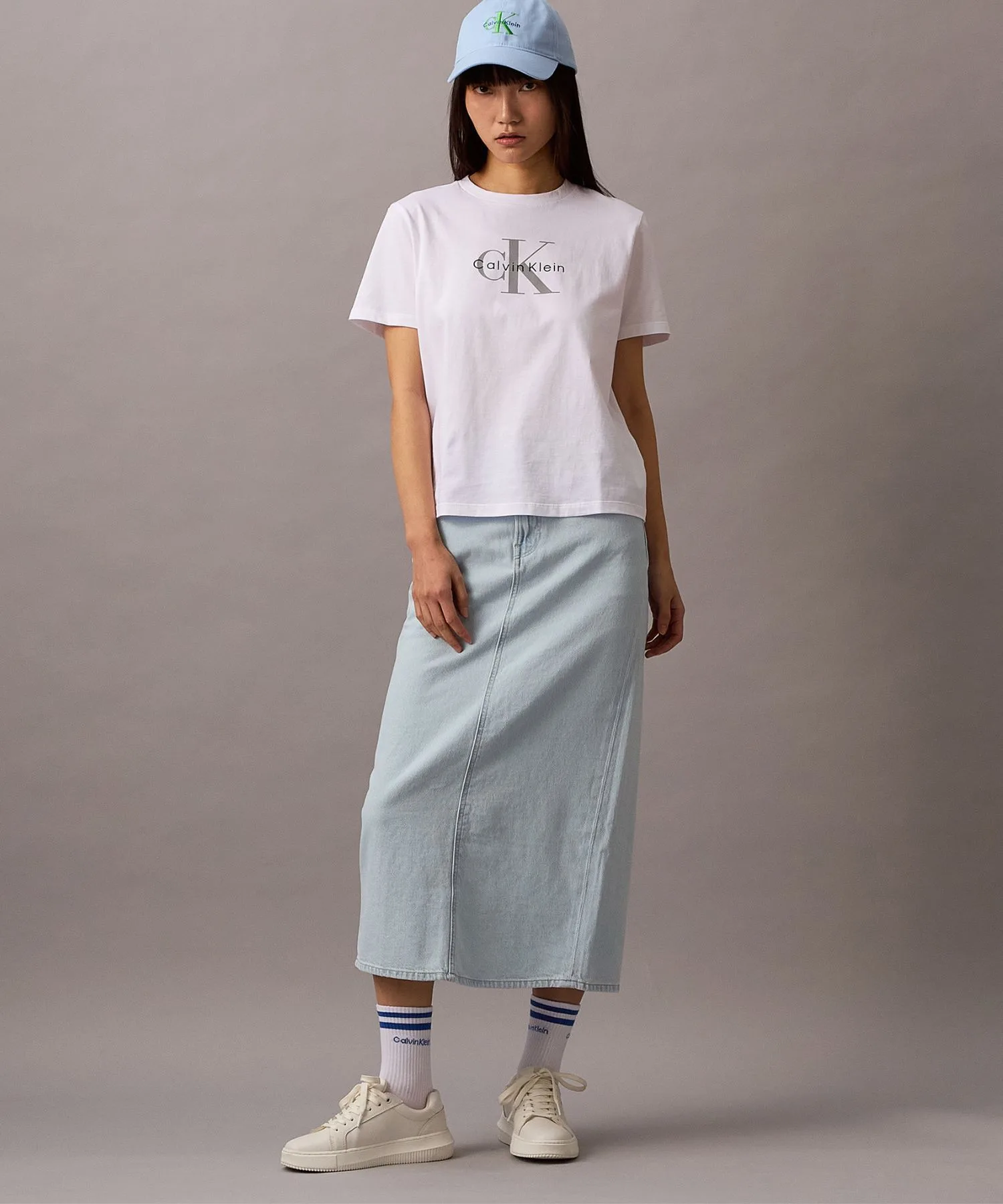 Женская футболка с монолого Calvin Klein Classic Crew Neck черная — фото 2